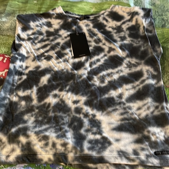 Hudson Jeans Shoulder Pad T-Shirt, Black Tie Dye, Big Girls XL or Women’s XS/S - Picture 7 of 7